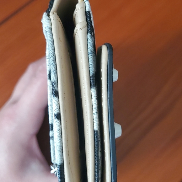 Guess Wallet - Picture 4 of 7